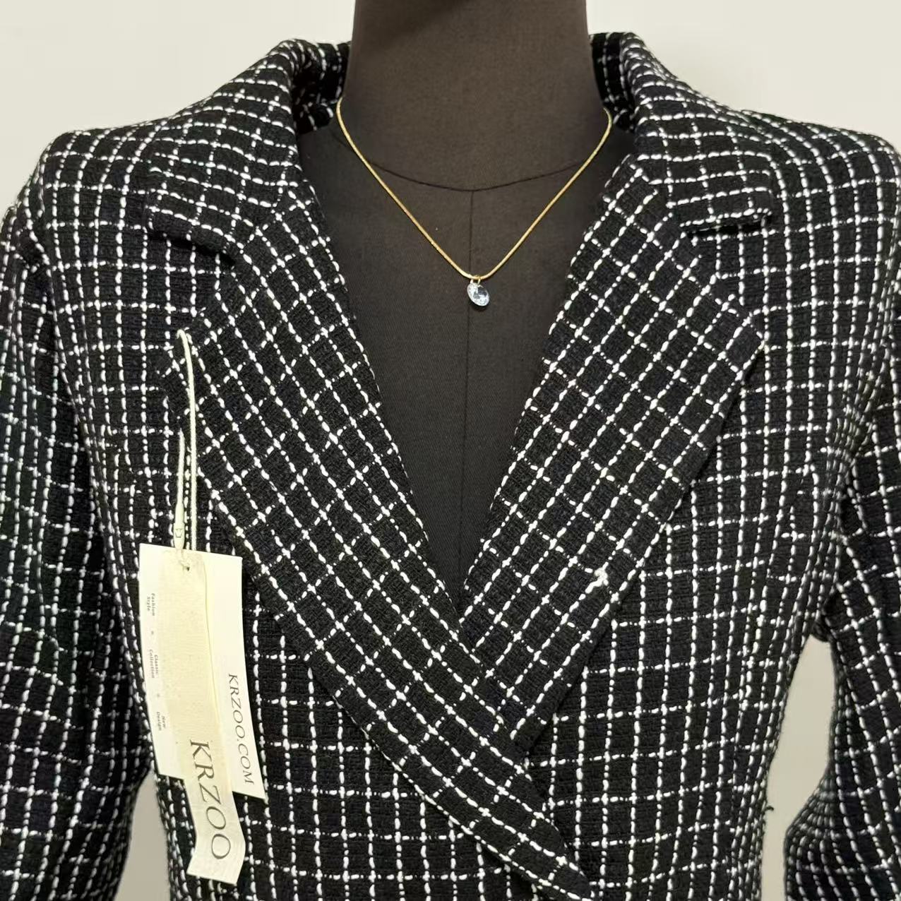 Chanel-Style Double-Breasted Wool Coat - Image 5
