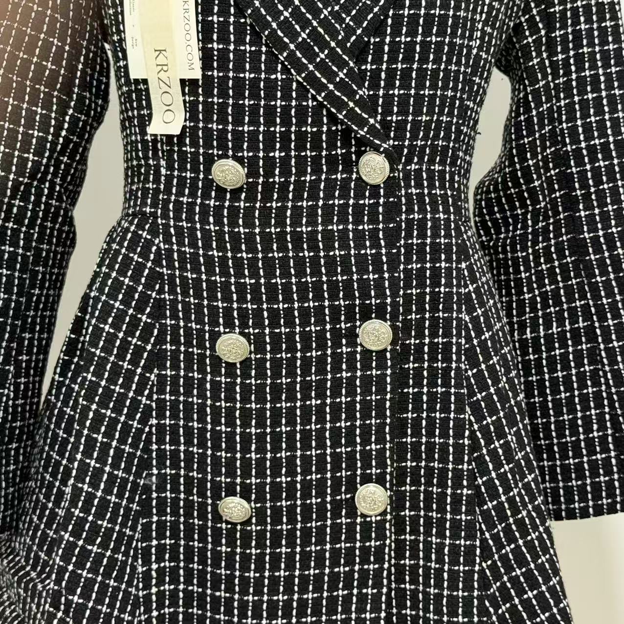 Chanel-Style Double-Breasted Wool Coat - Image 6