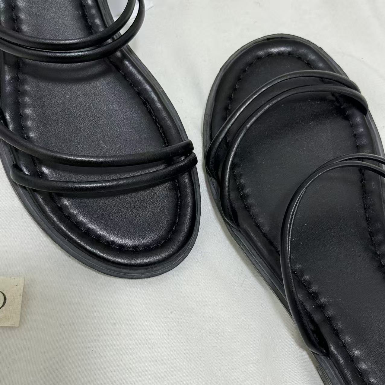 Comfortable and Versatile Flat Beach Slides - Image 6