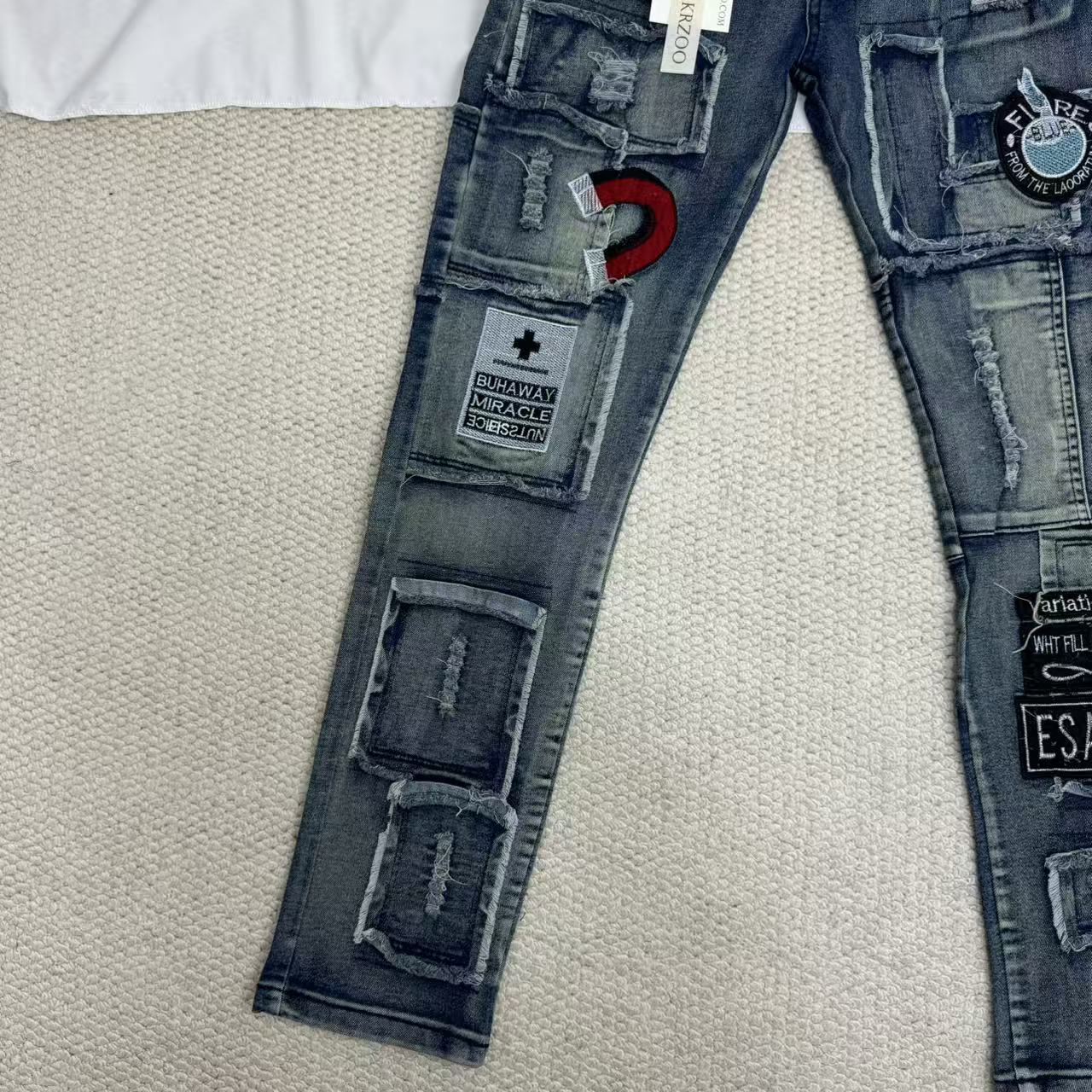 Distressed Vintage-Style Jeans - Image 3