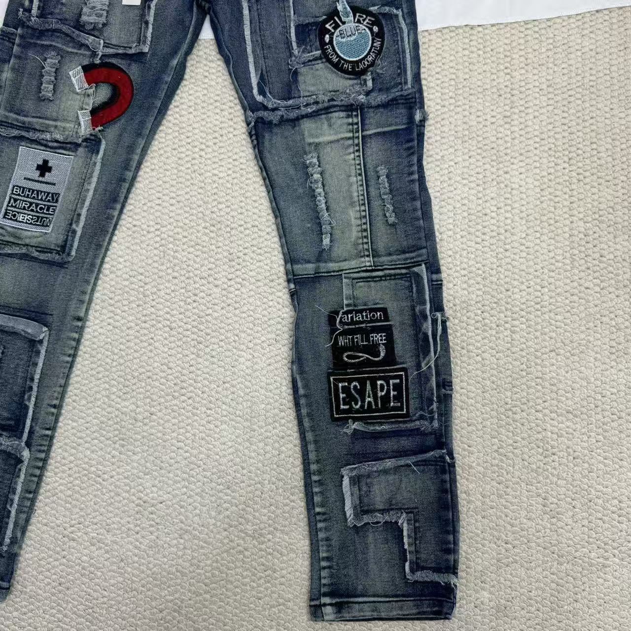 Distressed Vintage-Style Jeans - Image 5