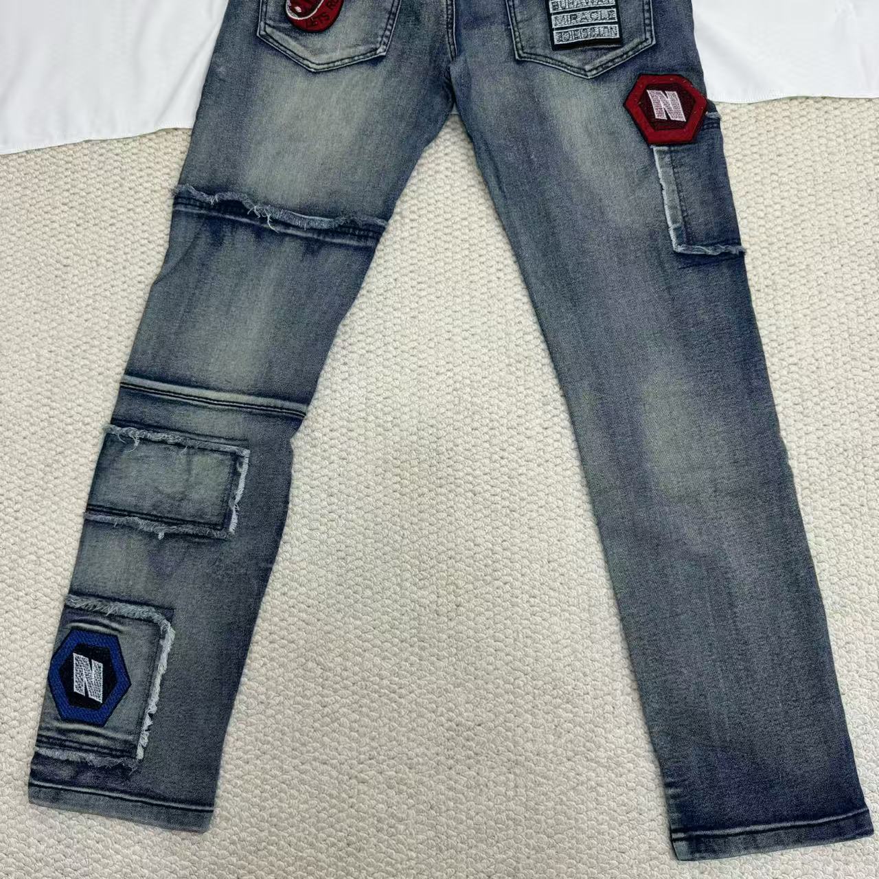 Distressed Vintage-Style Jeans - Image 6