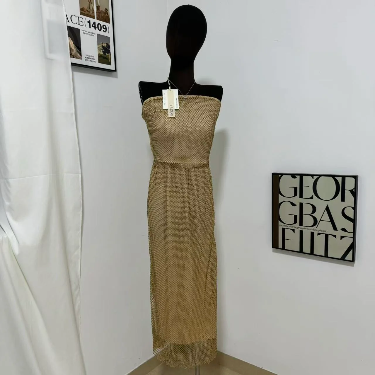 Halter-Neck Slim-Fit Sleeveless Gown