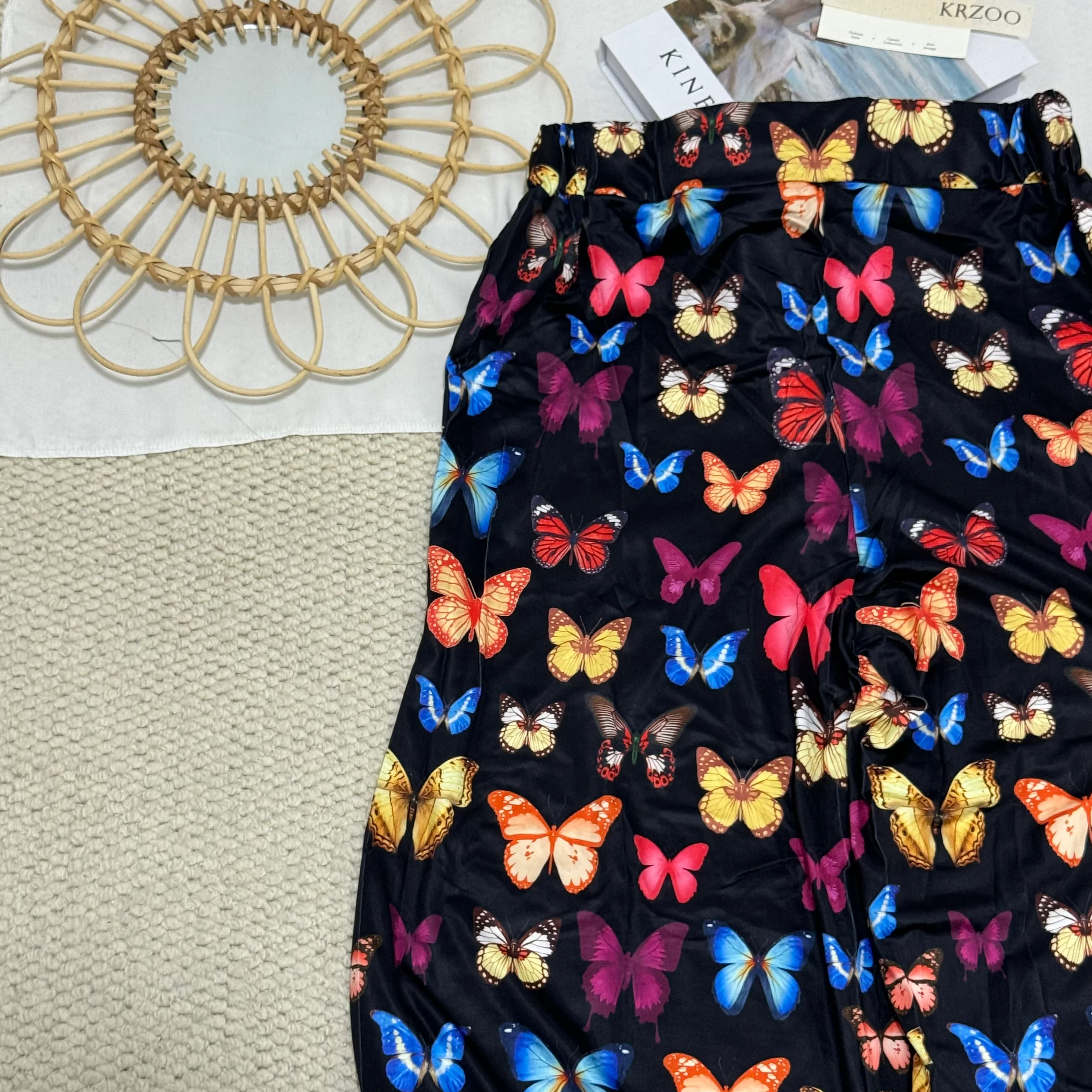 High-Waisted Relaxed-Fit Wide-Leg Pants - Image 4