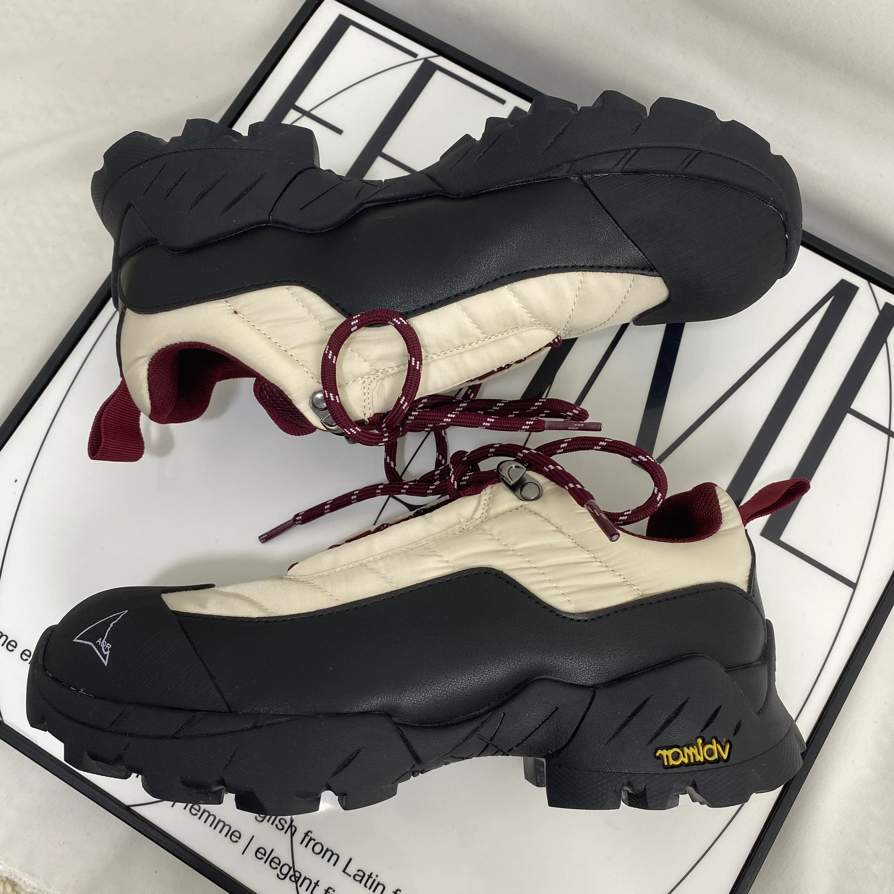 Hiking And Casual Sports Shoes - Image 5