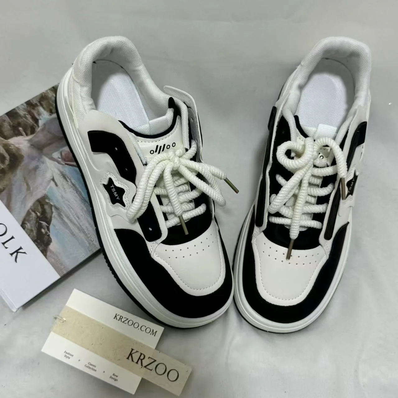 Lightweight Thick-Soled Casual Sneakers