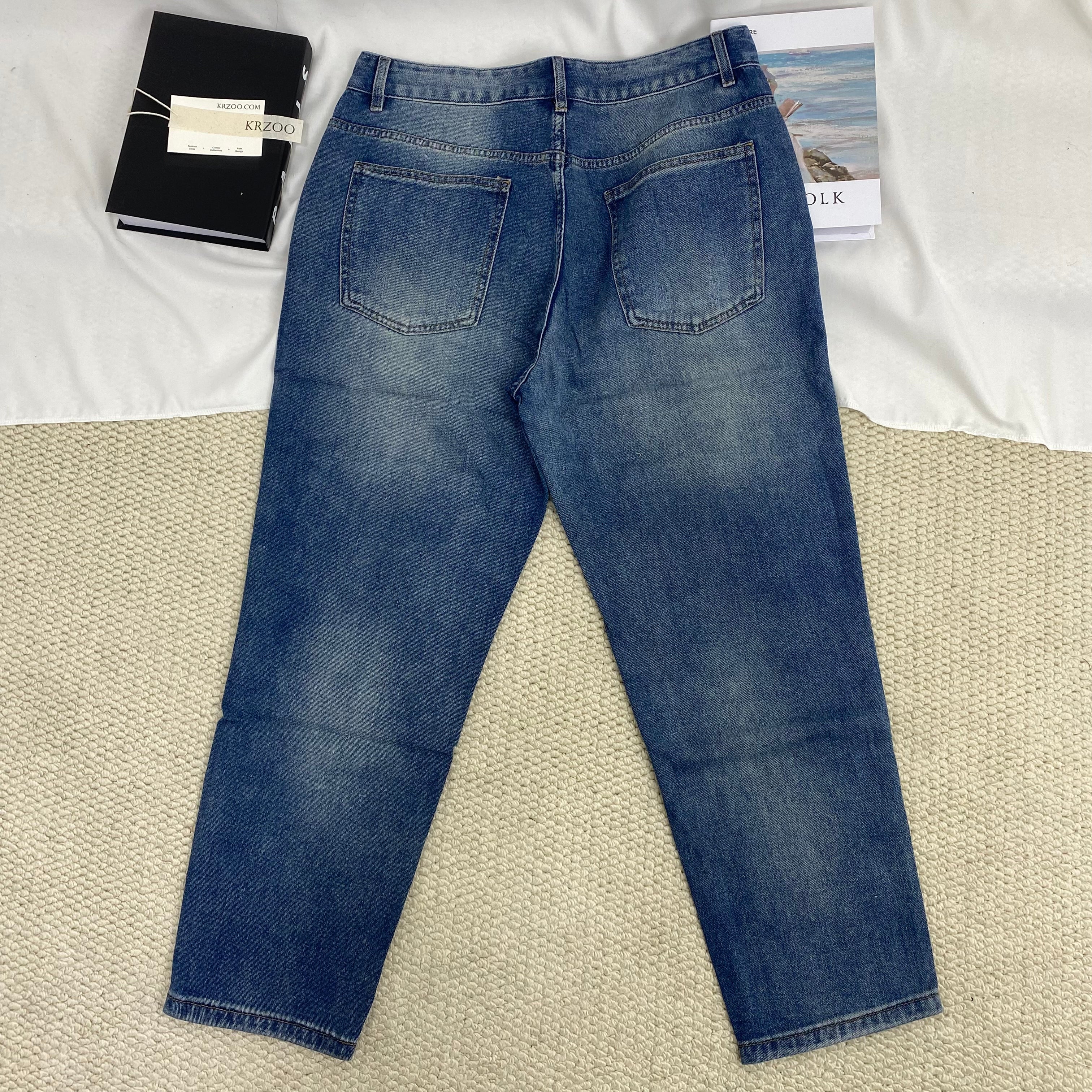 Loose-Fitting Tapered Cropped Jeans - Image 2