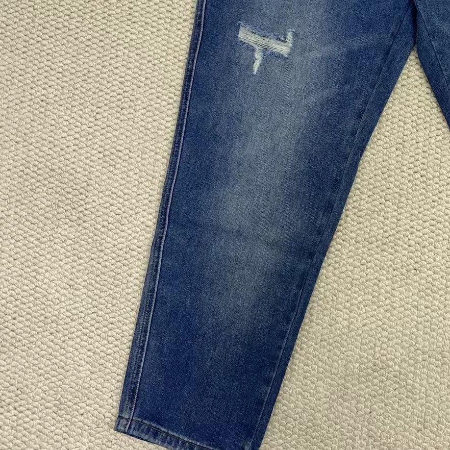 Loose-Fitting Tapered Cropped Jeans - Image 3
