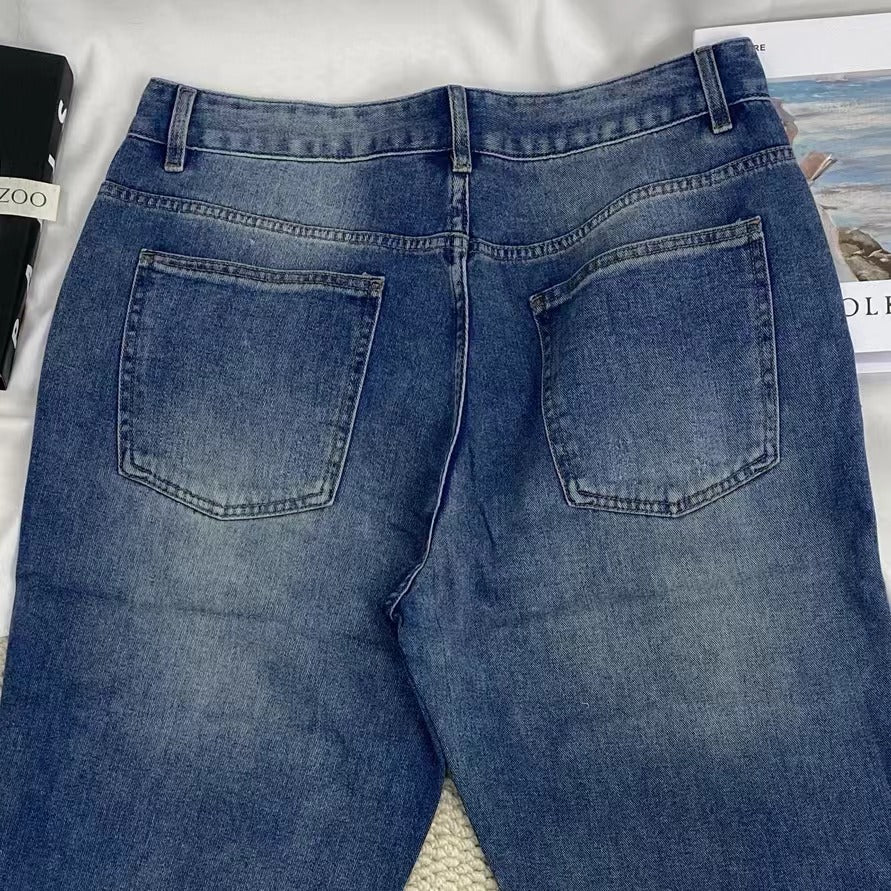 Loose-Fitting Tapered Cropped Jeans - Image 4