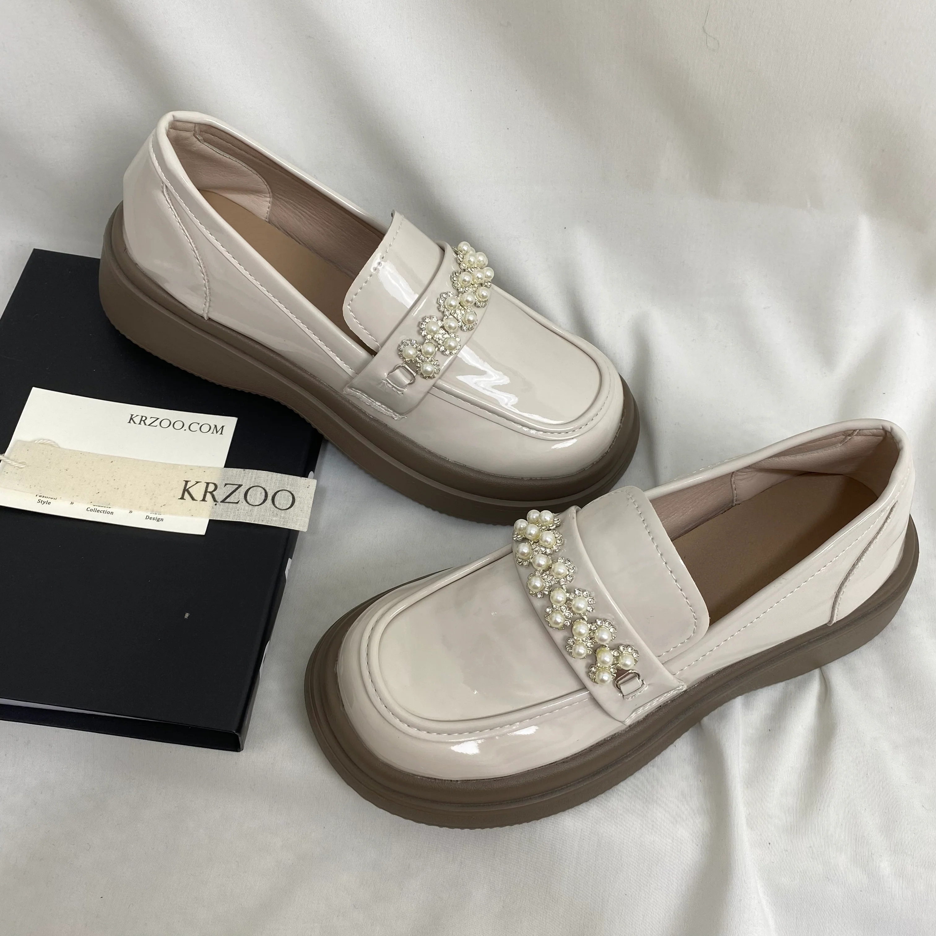Pearl-Embellished Leather Shoes - Image 4
