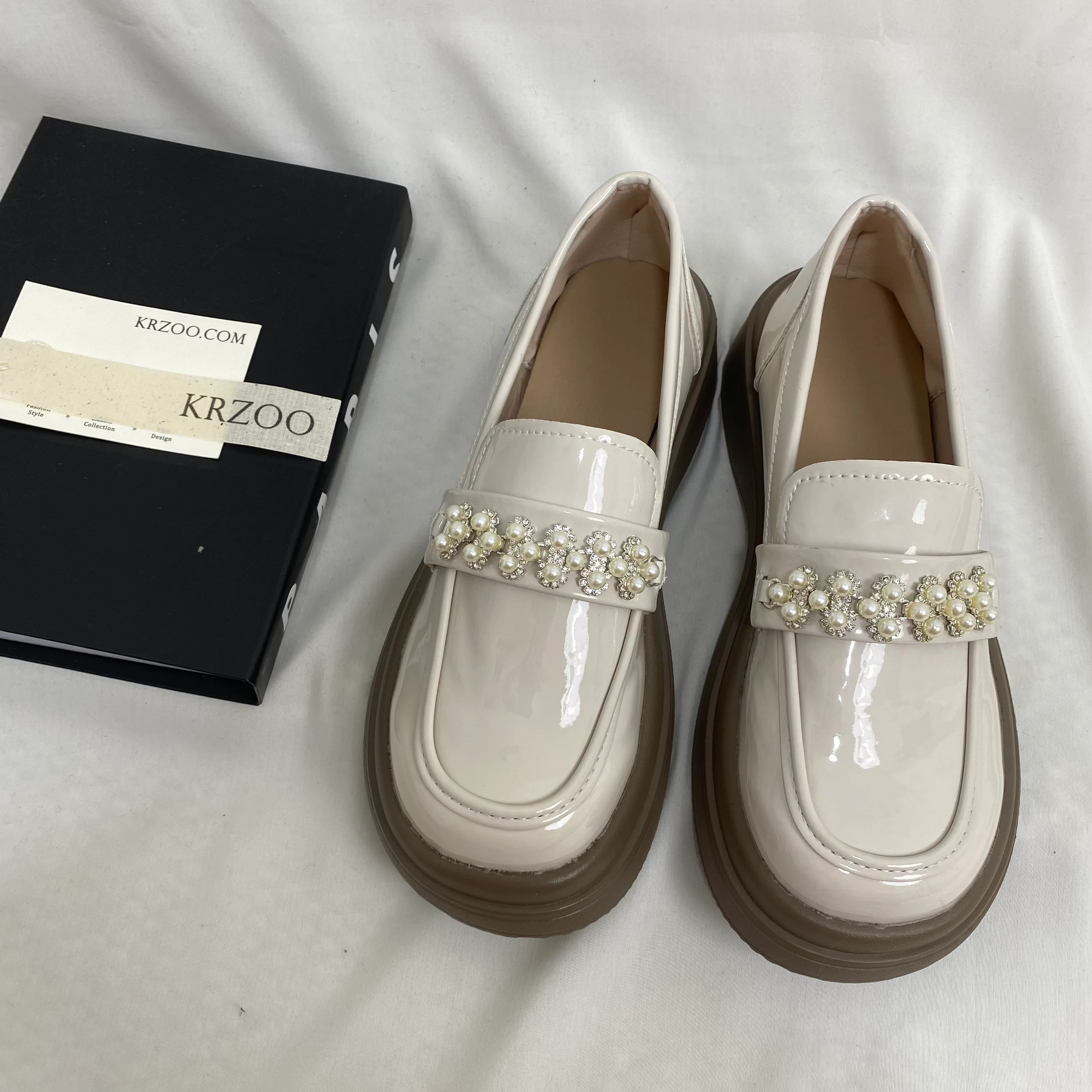 Pearl-Embellished Leather Shoes - Image 5