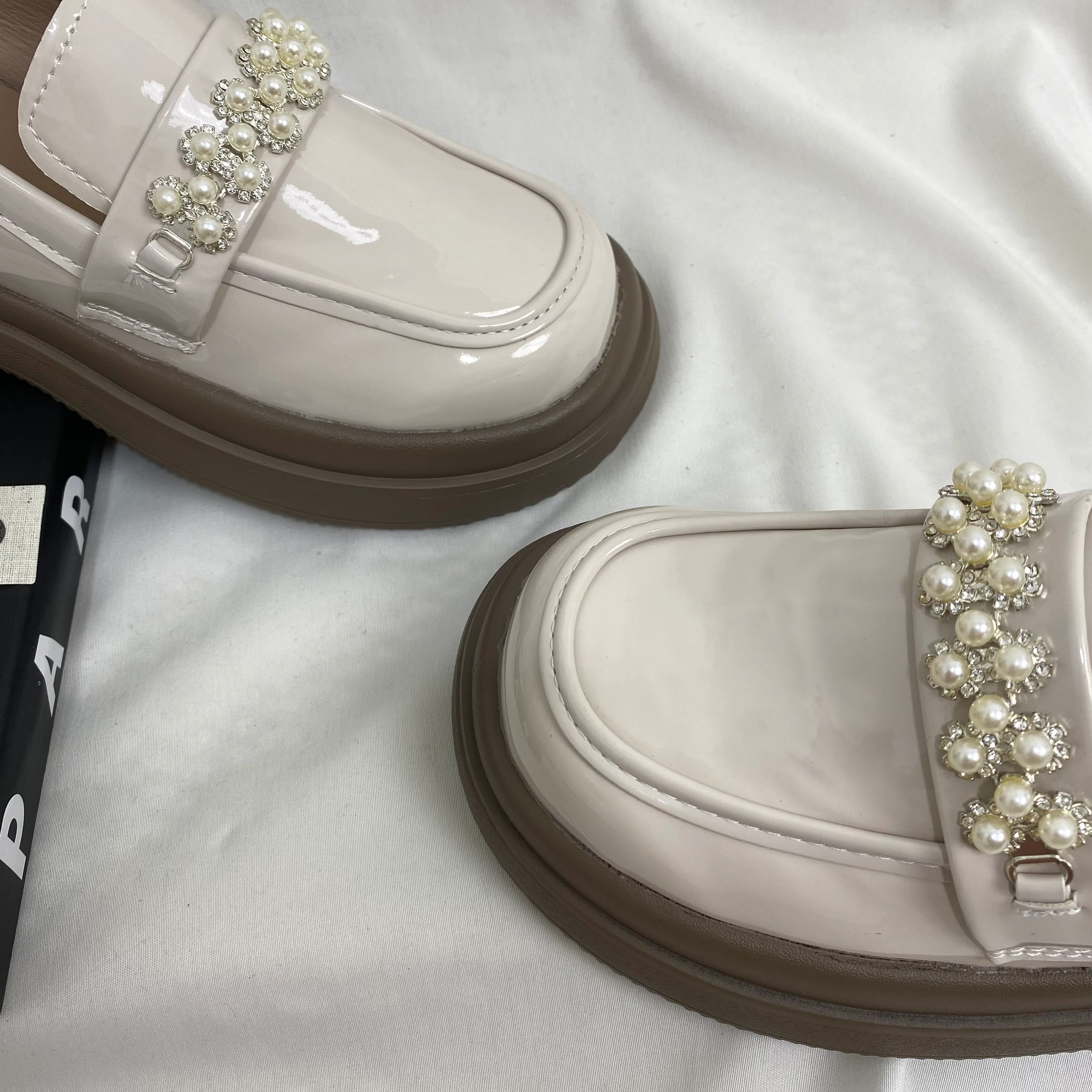 Pearl-Embellished Leather Shoes - Image 6