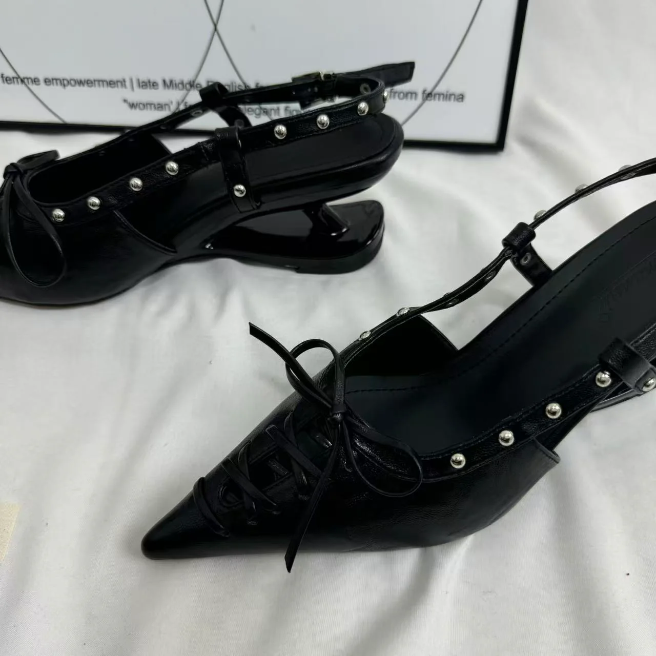 Pointed-Toe Closed-Toe Sandals with Bow Detail - Image 5