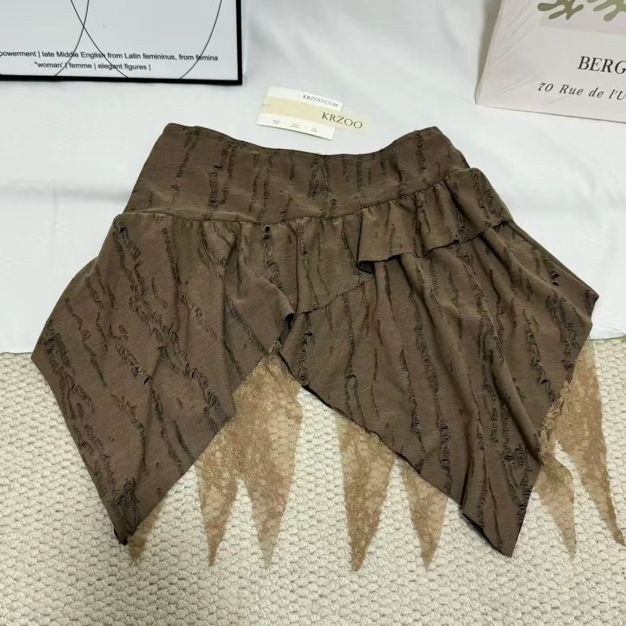 Retro Asymmetrical Lace-Paneled Pleated Skirt - Image 2