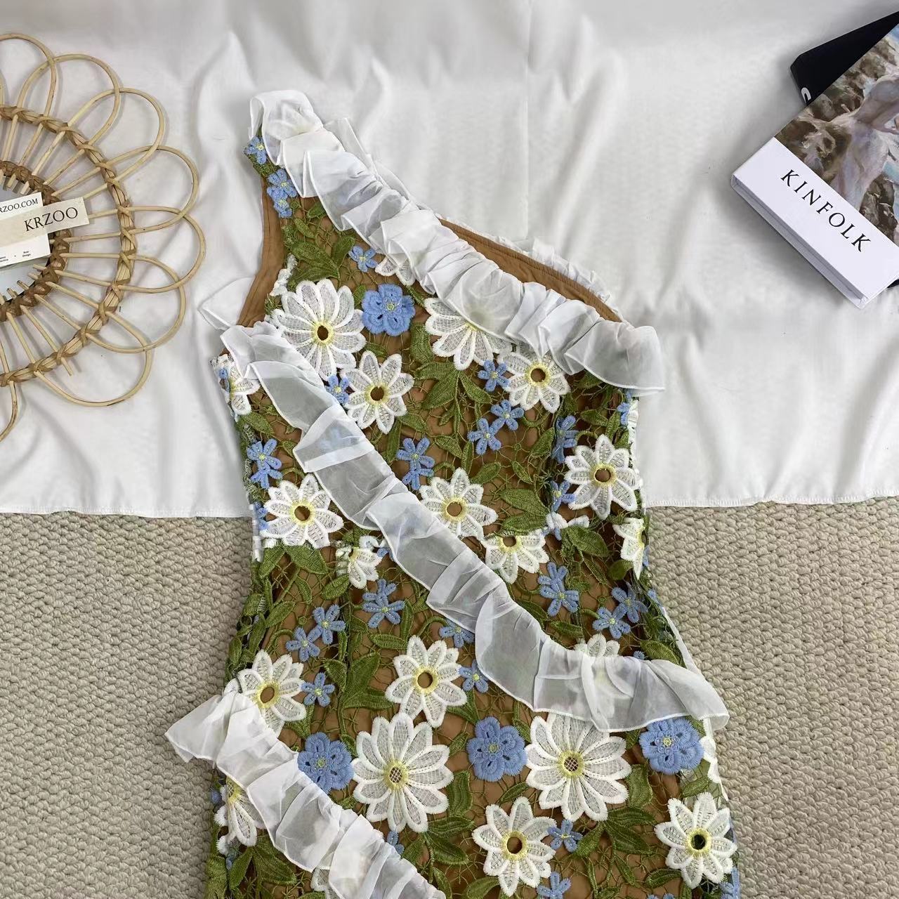 Two-Tone Lace Dress - Image 3