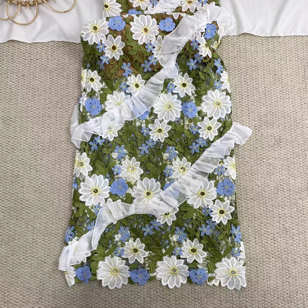 Two-Tone Lace Dress - Image 6