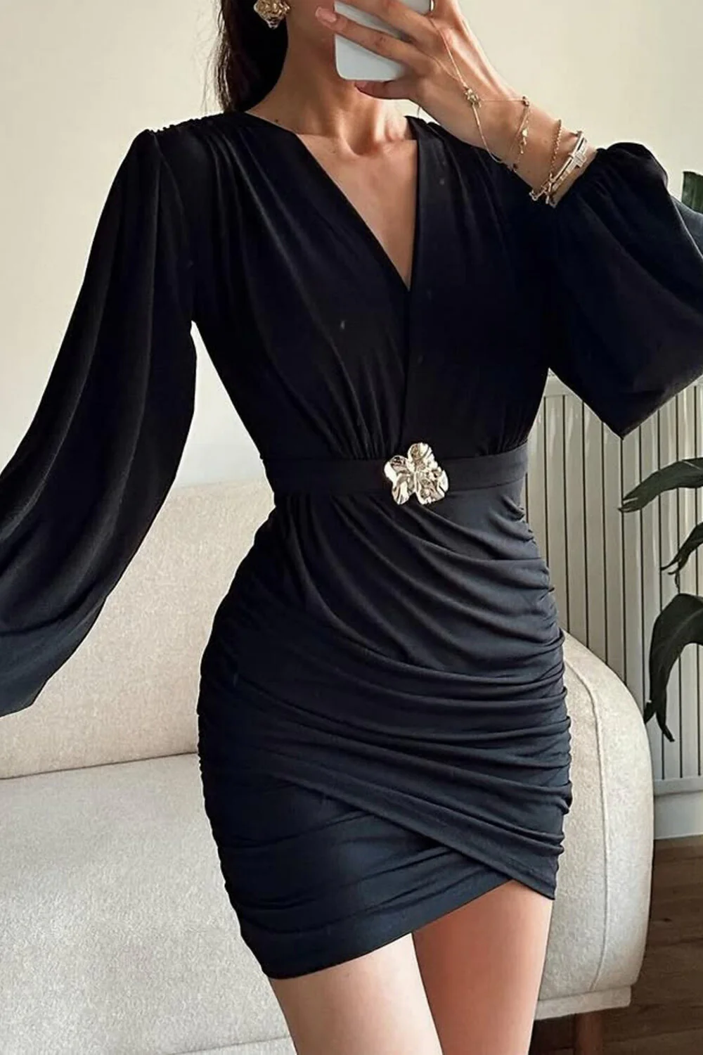 V Neck Lantern Sleeve Metal Flower Decor Ruched Bodycon Mini Dresses-Burgundy - Image 4