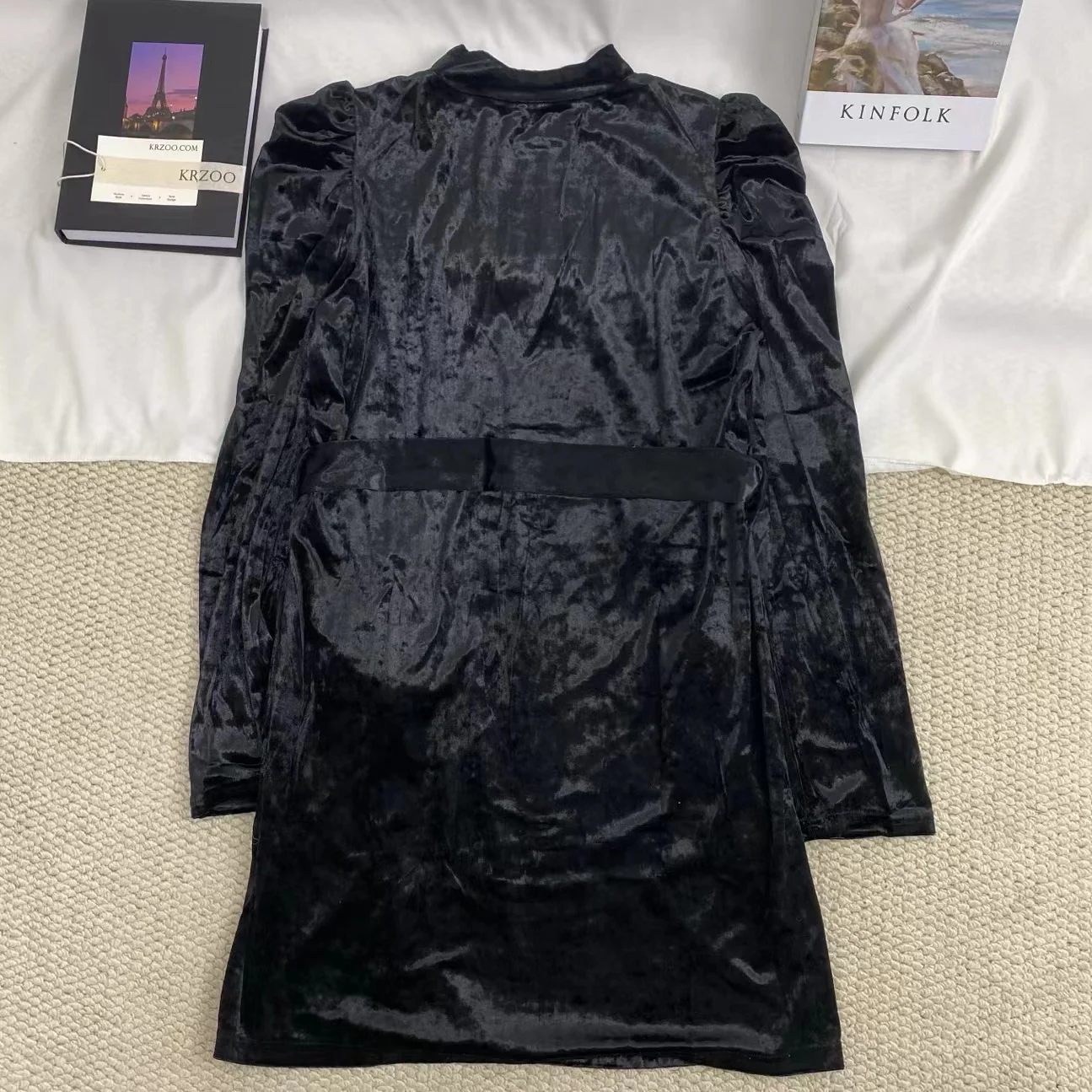 Velvet Dress With Puff Sleeves - Image 3