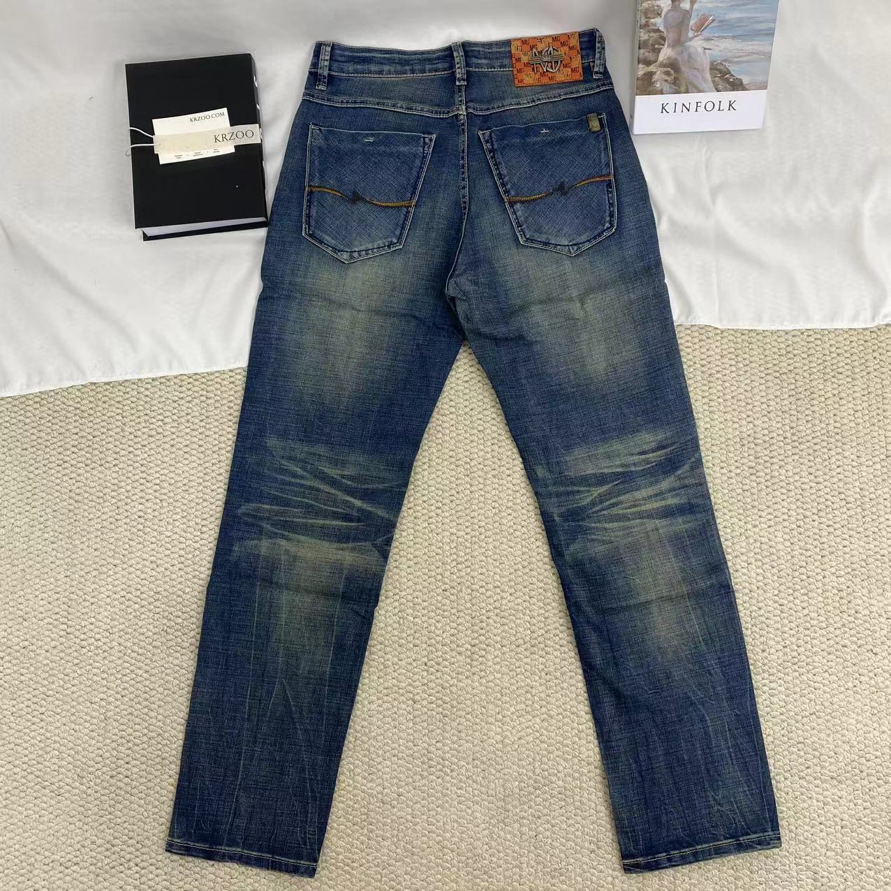 Vintage-Style Distressed Jeans - Image 2