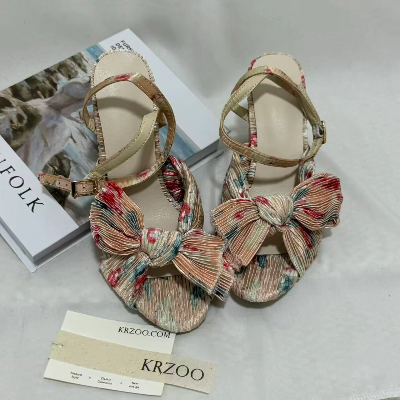 Vintage-Style Silk Shoes With Bows - Image 2