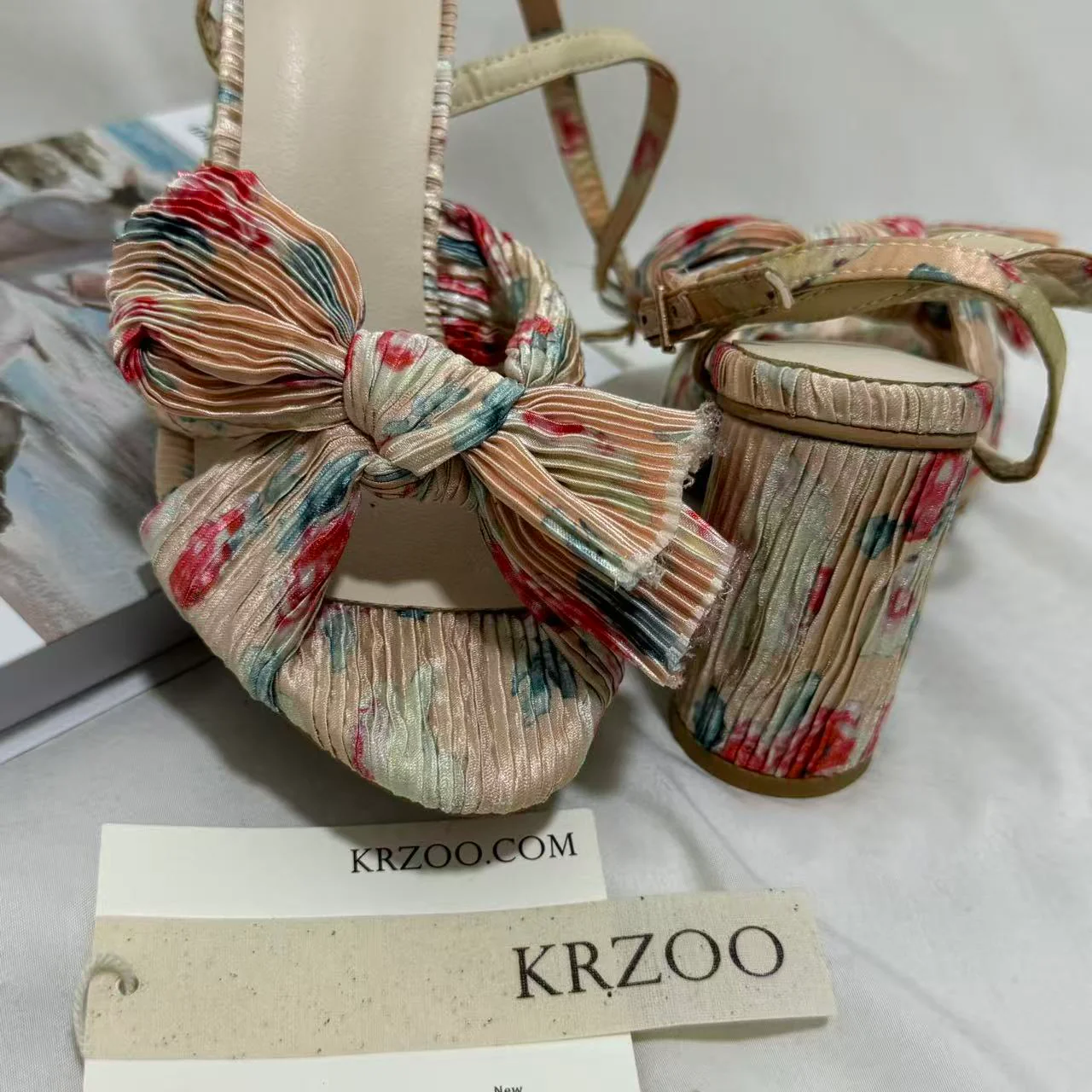 Vintage-Style Silk Shoes With Bows - Image 4